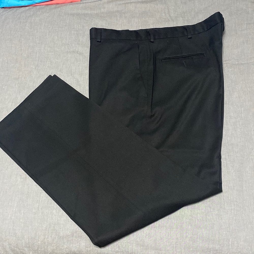 Kenneth Cole Reaction flat front dress pants. Black. 40 x 32